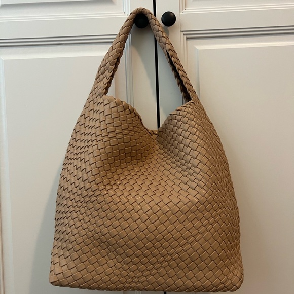 Elegant Tan Woven Tote Bag NWOT - Picture 2 of 8